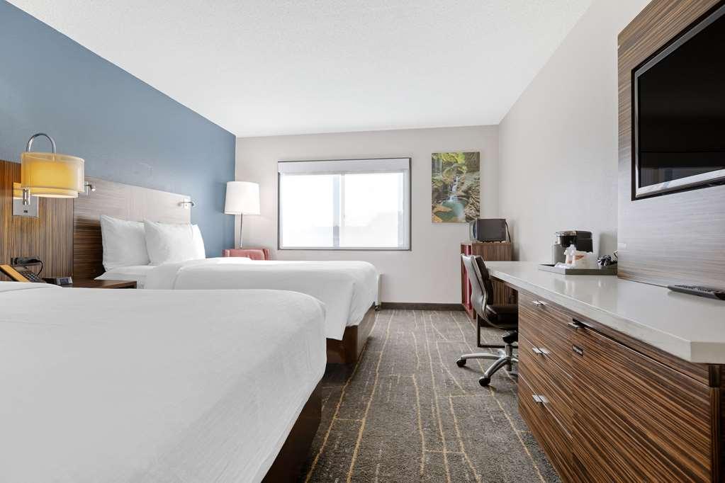 The Lux Hotel & Conference Center, Ascend Hotel Collection Ватерло Стая снимка