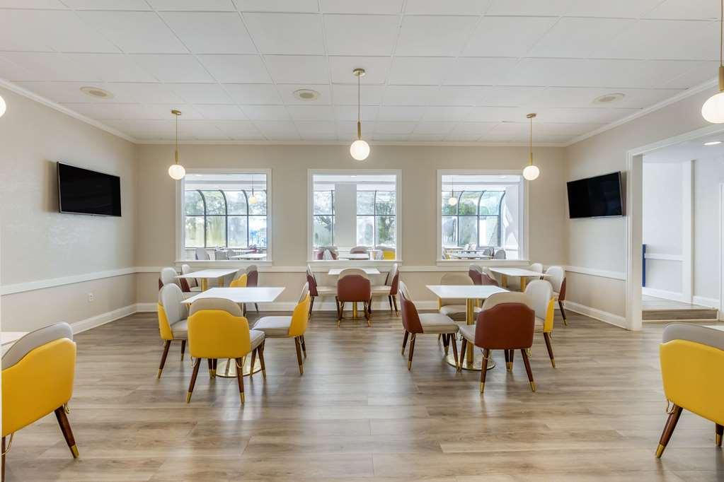 The Lux Hotel & Conference Center, Ascend Hotel Collection Ватерло Ресторант снимка