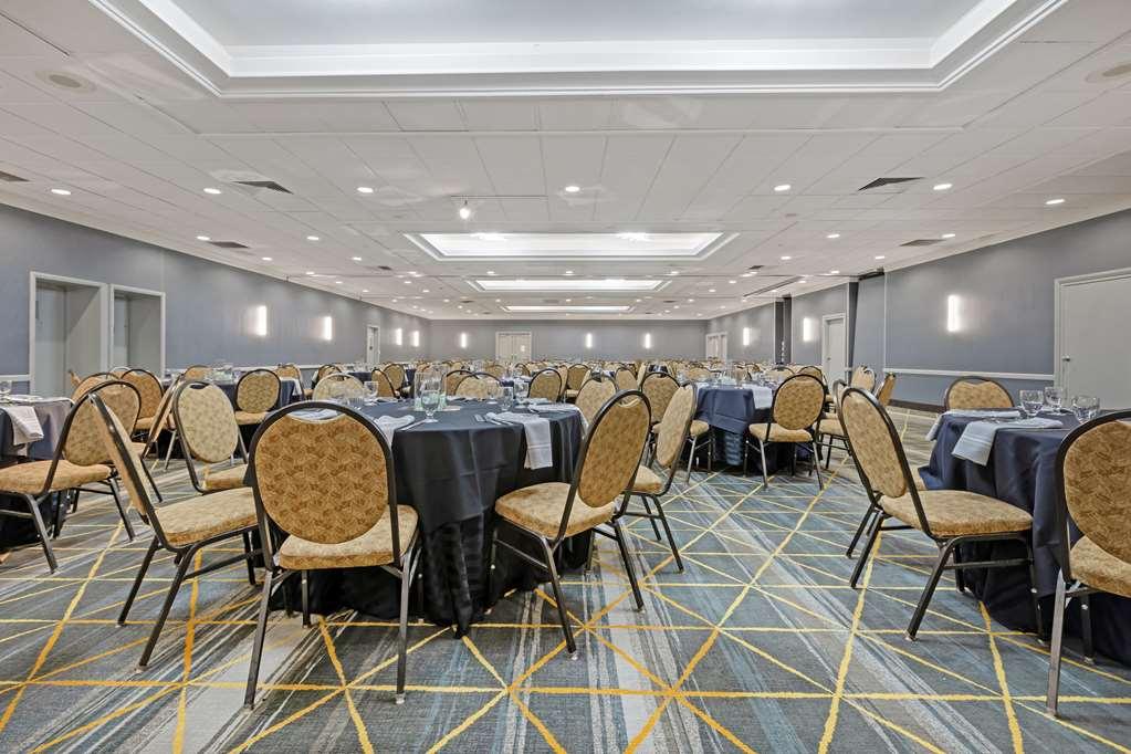The Lux Hotel & Conference Center, Ascend Hotel Collection Ватерло Съоръжения снимка
