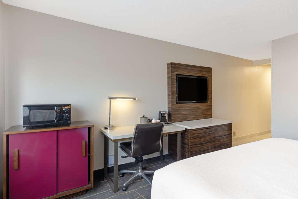 The Lux Hotel & Conference Center, Ascend Hotel Collection Ватерло Стая снимка