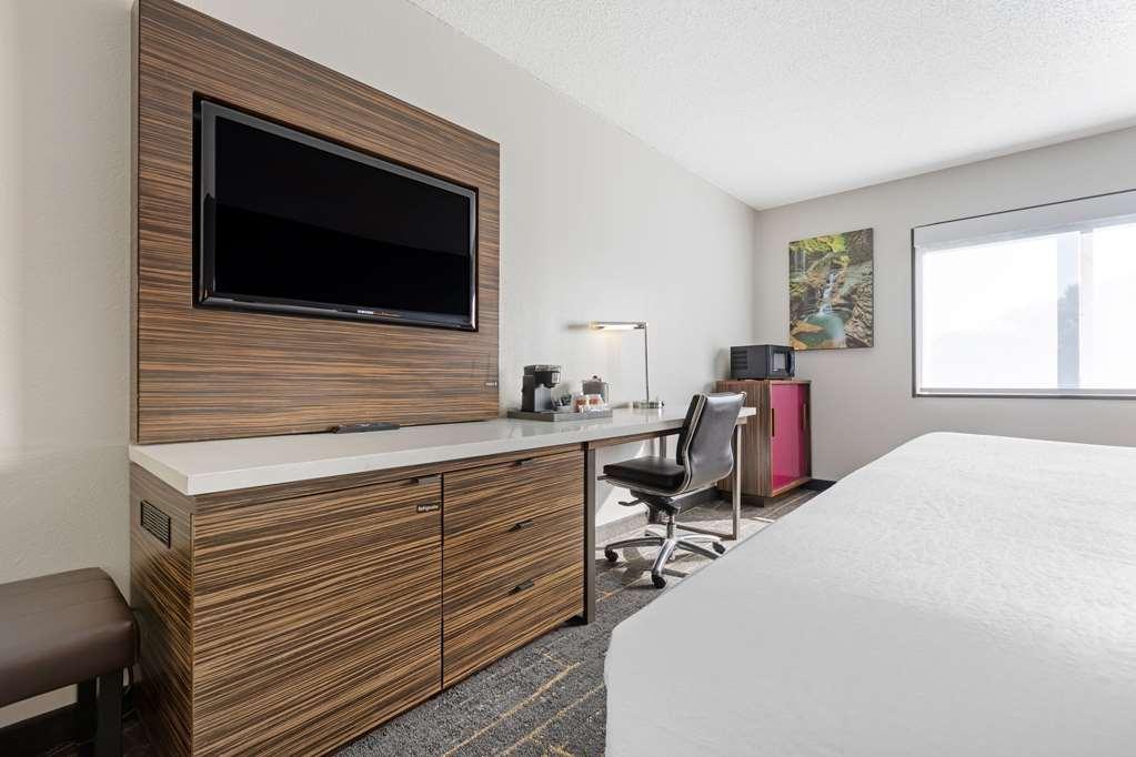 The Lux Hotel & Conference Center, Ascend Hotel Collection Ватерло Стая снимка