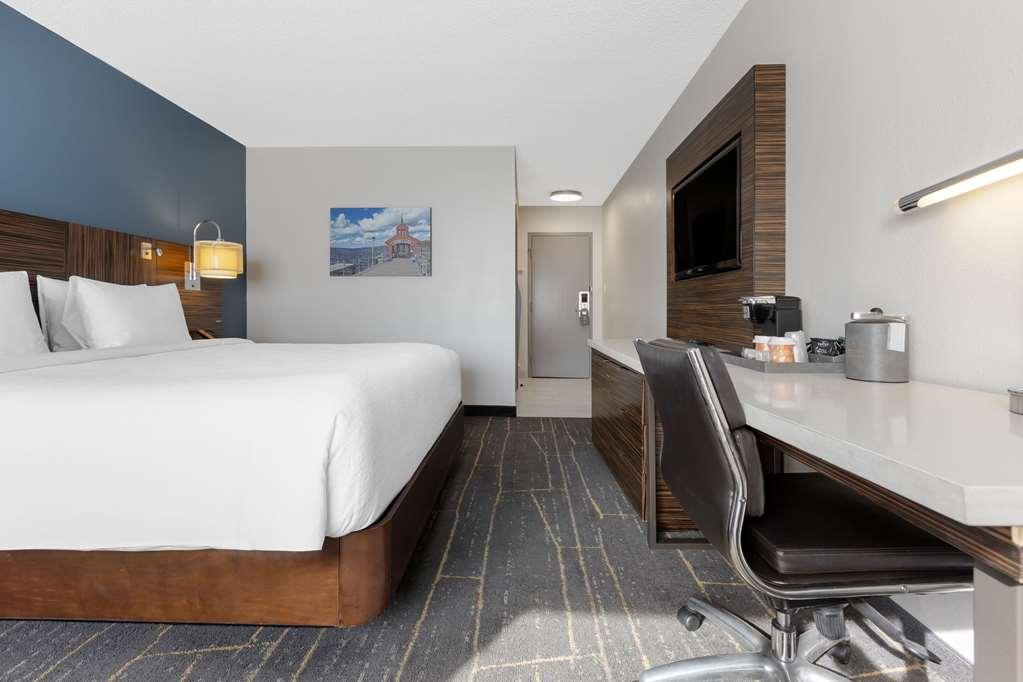 The Lux Hotel & Conference Center, Ascend Hotel Collection Ватерло Стая снимка
